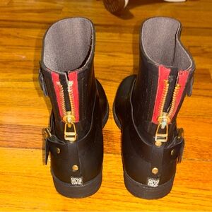 Black Colors of California Camperos Rubber Ankle Rain Boots with Red Zipper